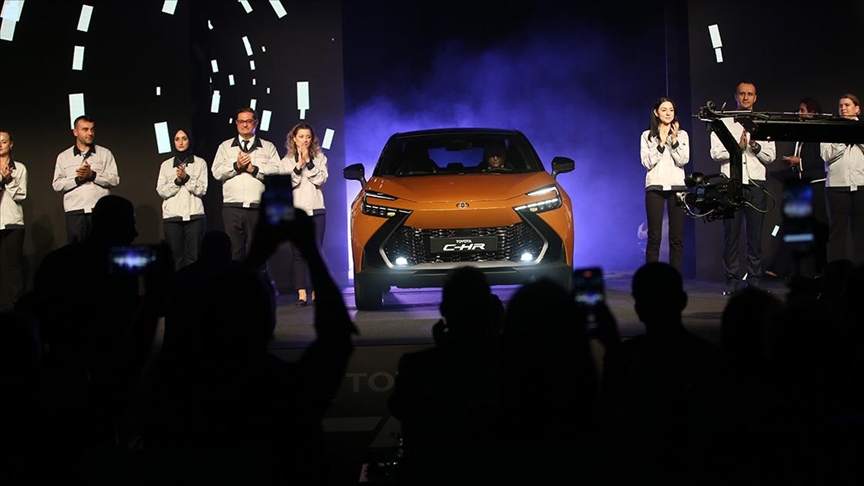 YENİ TOYOTA C-HR PHEV ÜRETİM HATTINDAN ÇIKTI