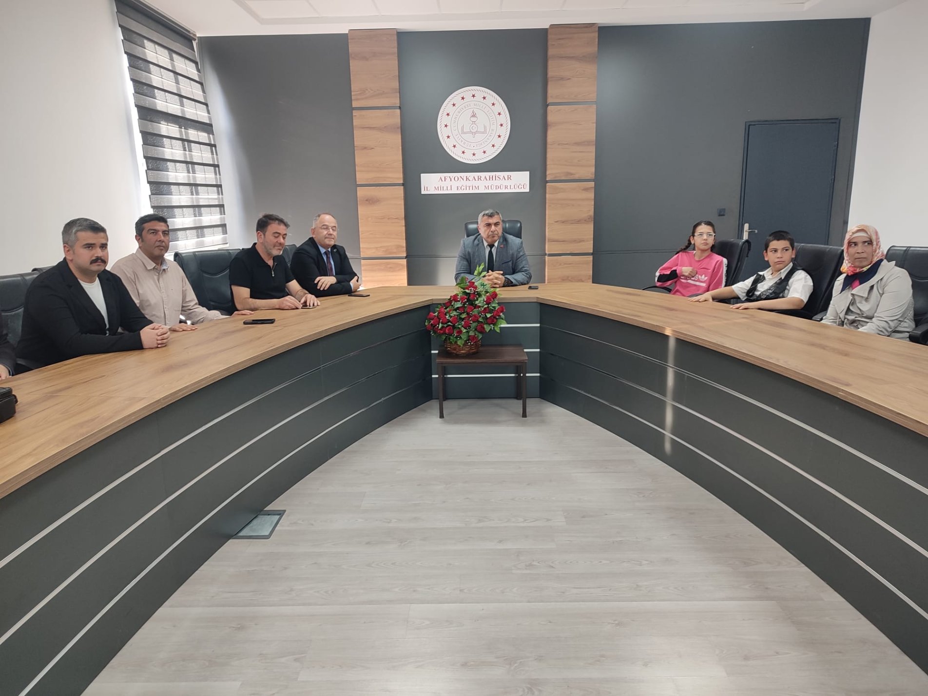 ÖZEL ÖĞRENCİLER İL MÜDÜRÜ SÜNNETCİ'Yİ ZİYARET ETTİ