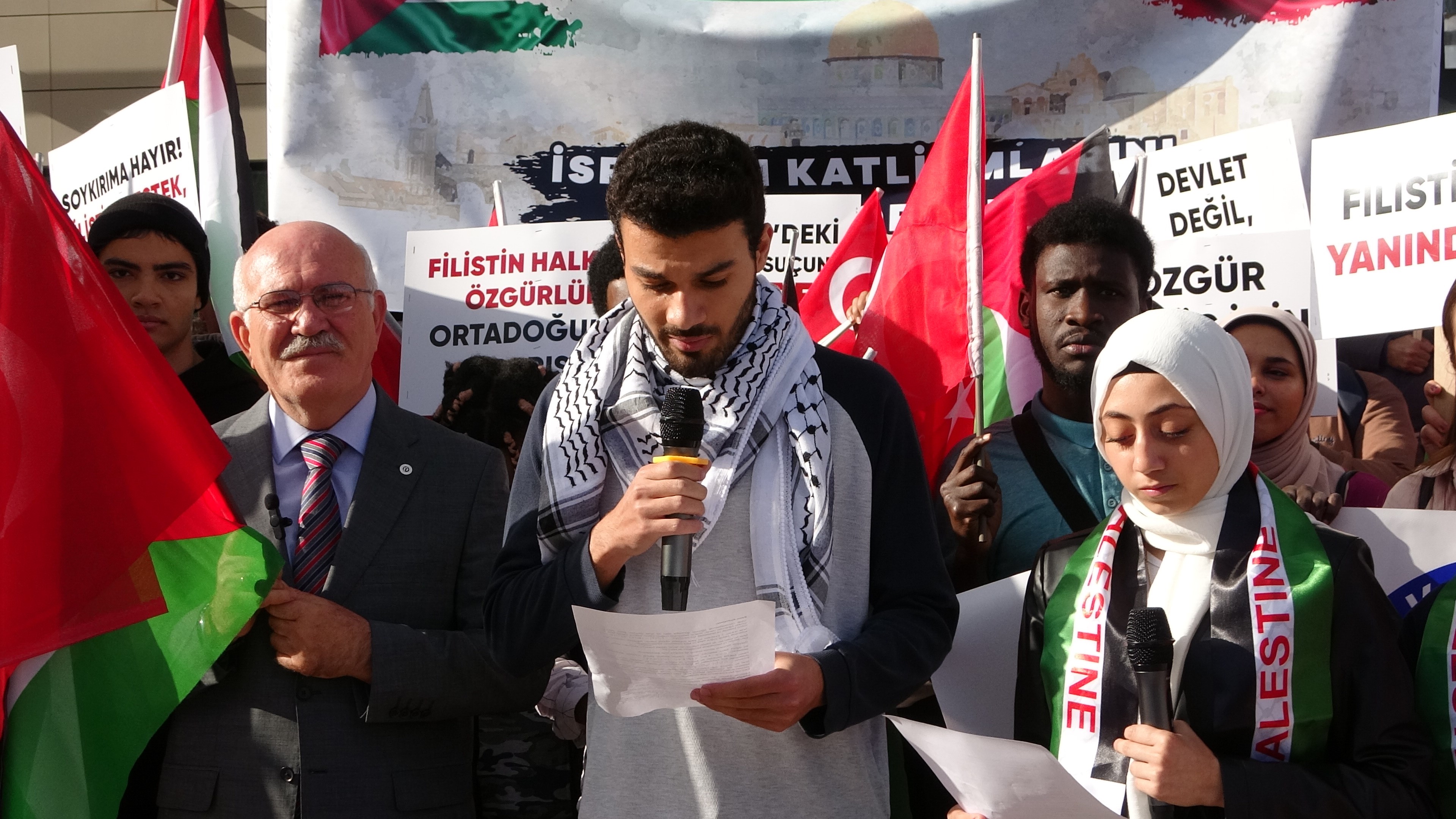 YABANCI UYRUKLU ÖĞRENCİLERİNDEN FİLİSTİN'E DESTEK