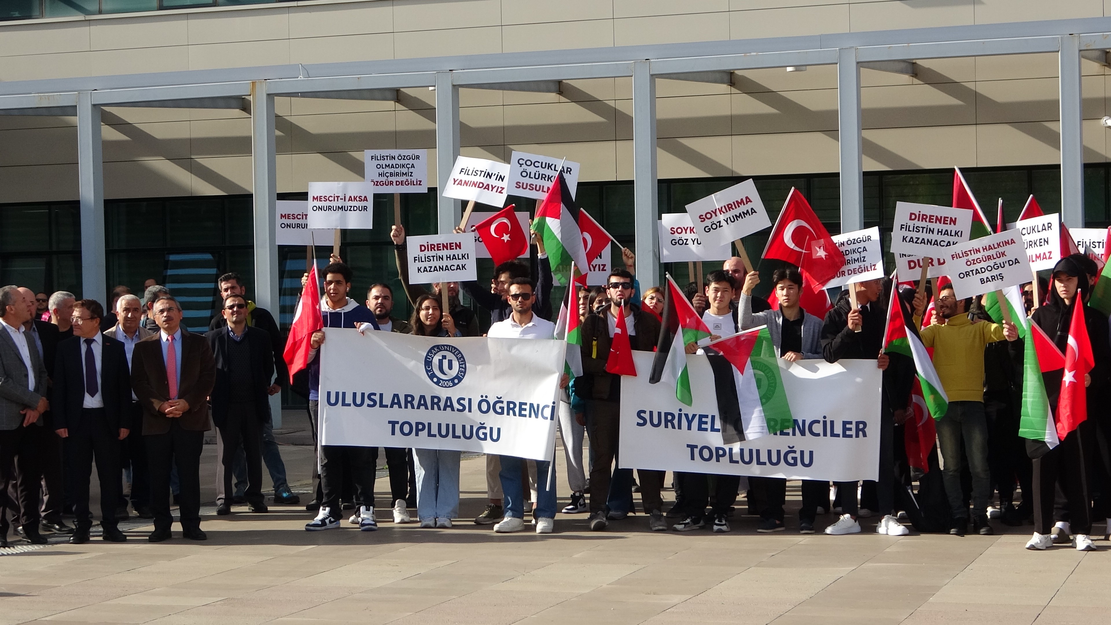 YABANCI UYRUKLU ÖĞRENCİLERİNDEN FİLİSTİN'E DESTEK