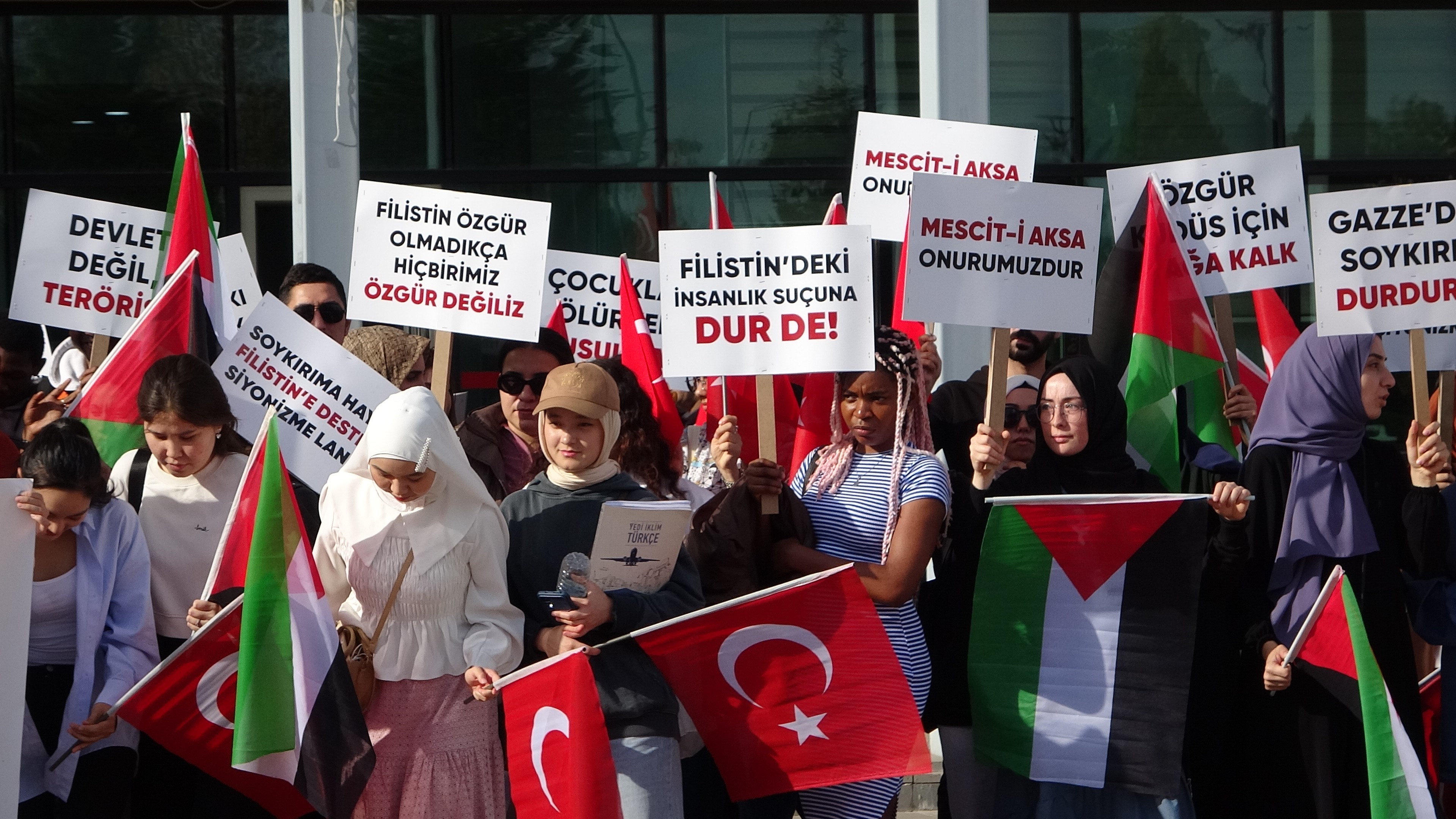 YABANCI UYRUKLU ÖĞRENCİLERİNDEN FİLİSTİN'E DESTEK