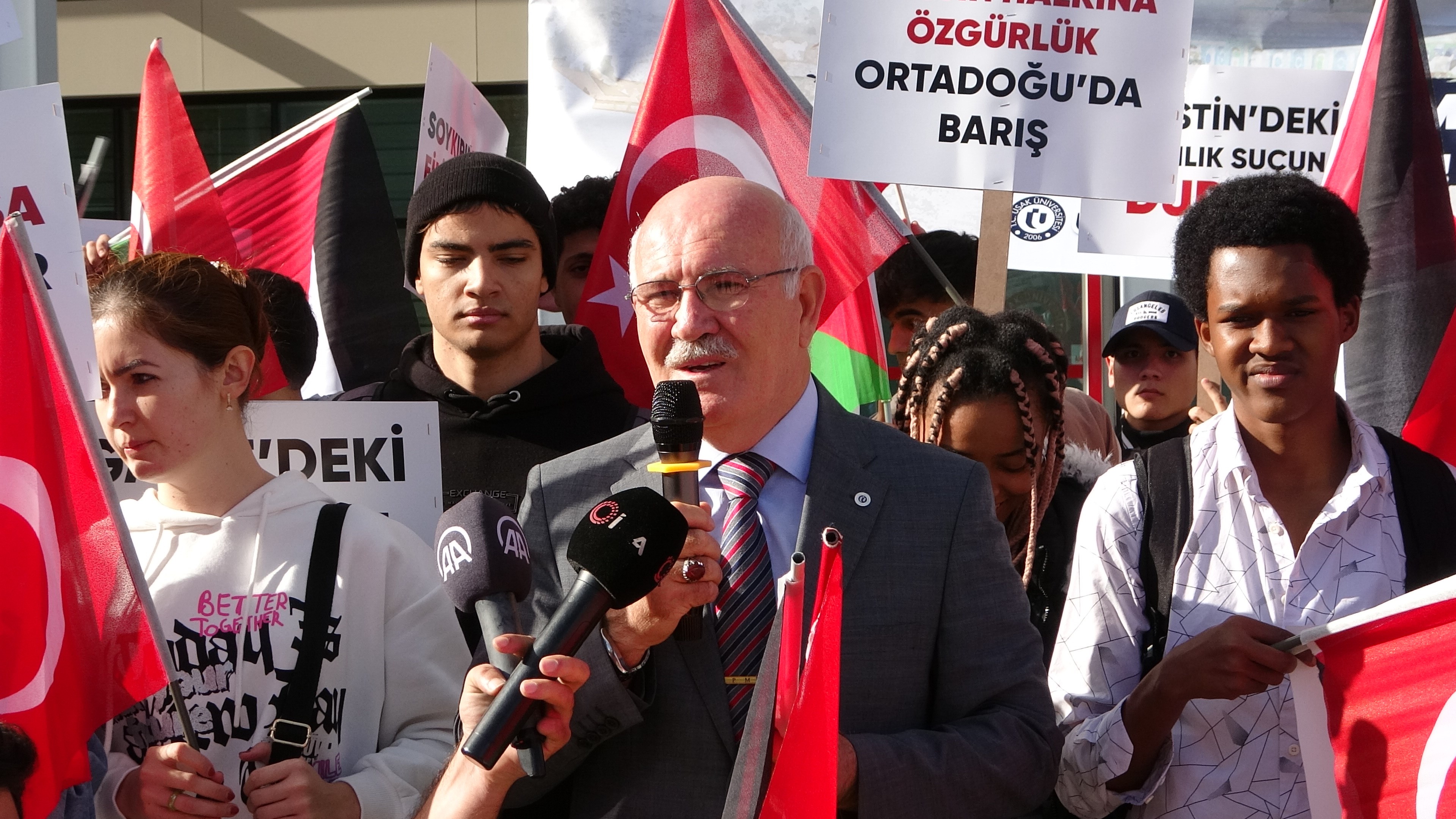 YABANCI UYRUKLU ÖĞRENCİLERİNDEN FİLİSTİN'E DESTEK