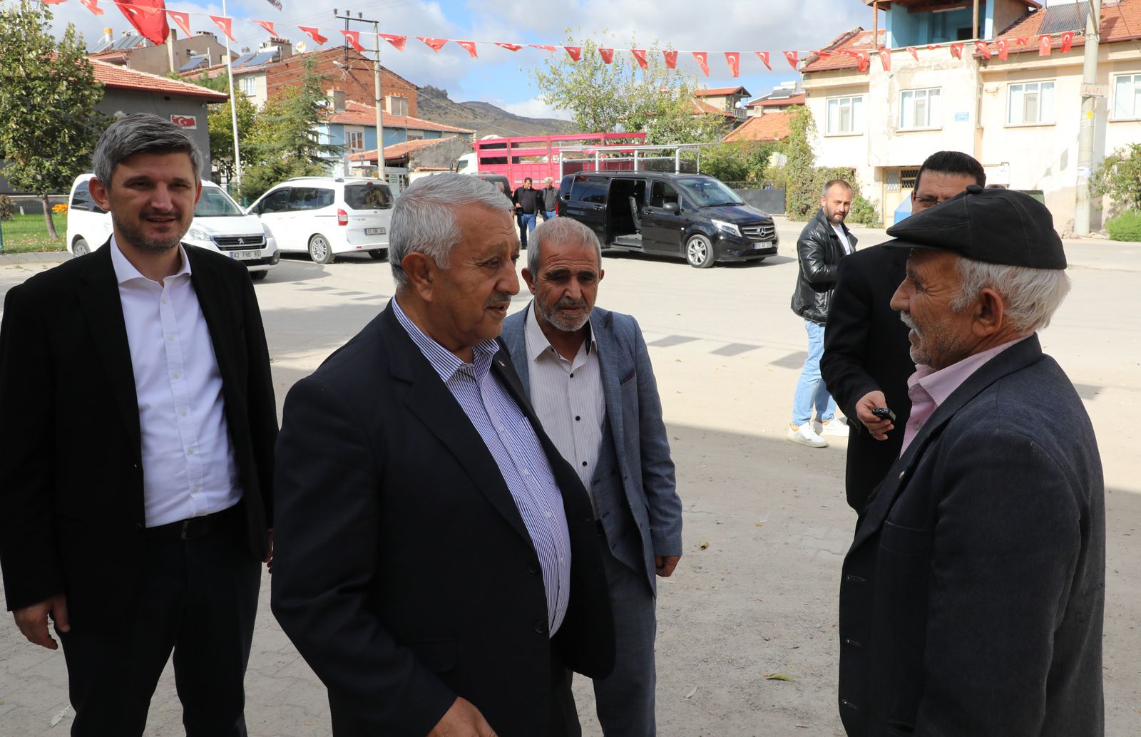 BAŞKAN ZEYBEK ATAKÖY MAHALLESİ'Nİ ZİYARET ETTİ