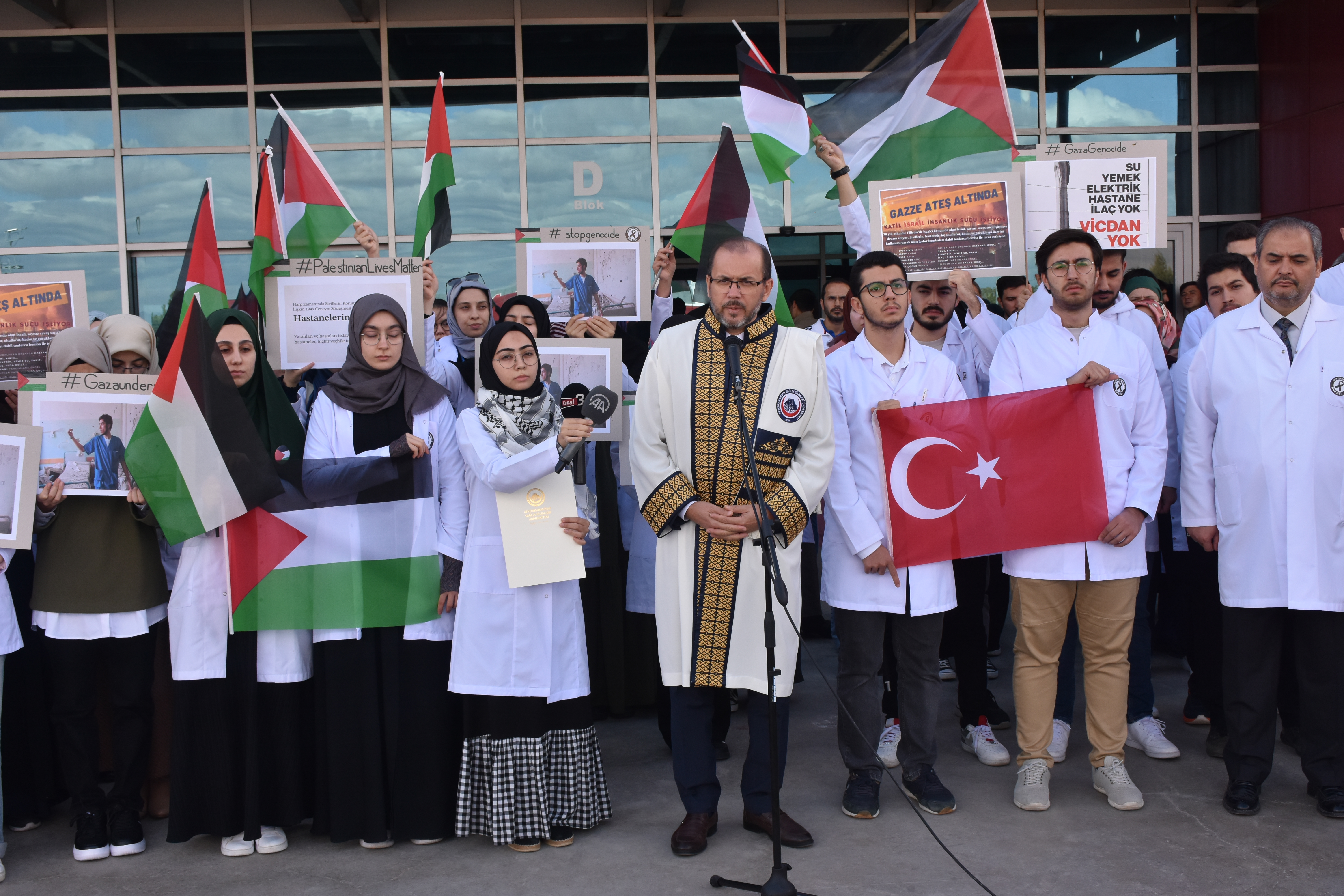 AFYON'DA ÖĞRENCİLERDEN PROTESTO