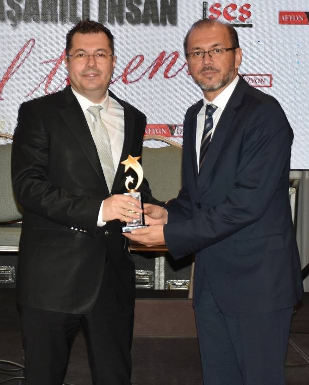 REKTÖR OKUMUŞ’A BAŞARI ÖDÜLÜ VERİLDİ