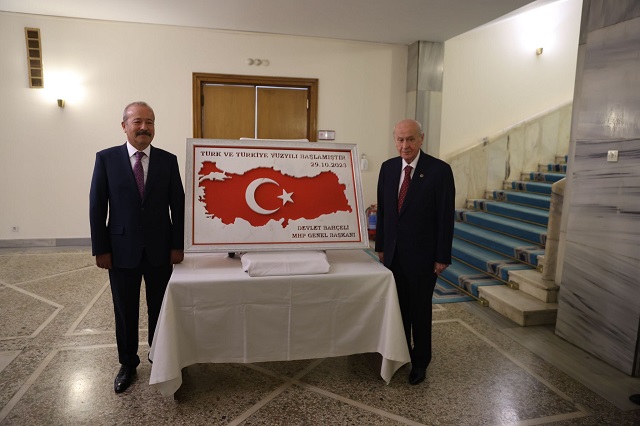 MHP AFYONKARAHİSAR İL BAŞKANLIĞINDAN ANLAMLI HEDİYE
