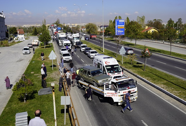 ÖLÜM ONU DİREKSİYONDA YAKALADI