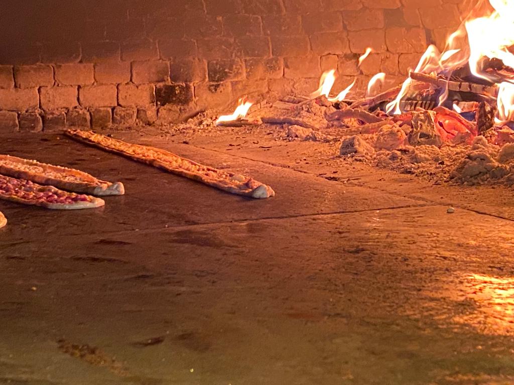 Konya'nın Tarihi Lezzetini  kale manzarası eşliğinde tatmak bir  başka