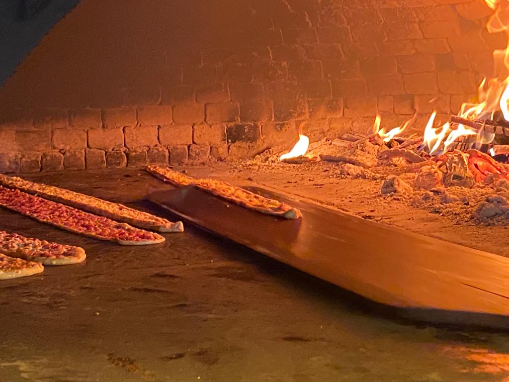 Konya'nın Tarihi Lezzetini  kale manzarası eşliğinde tatmak bir  başka