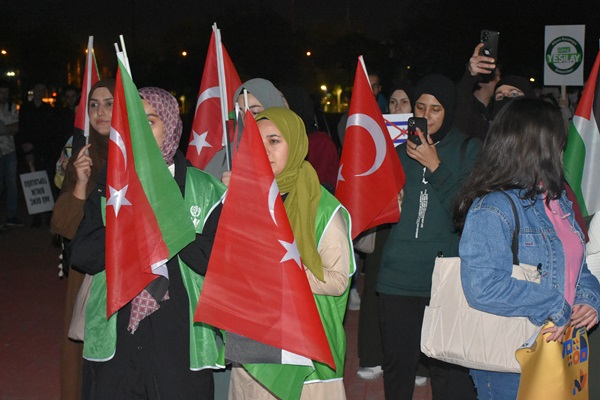Afyon'da Üniversite Öğrencileri İsrail'i Protesto Etti