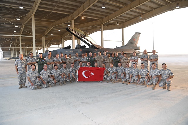 TÜRKİYE ASKERİ GÜÇÜNÜ KATAR'DA GÖSTERDİ