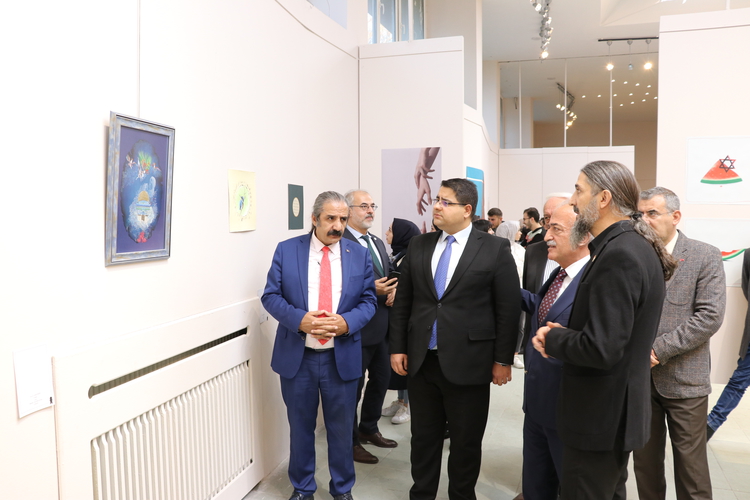 Kendi Kanlarıyla Yaptıkları Eserler Dikkat Çekti