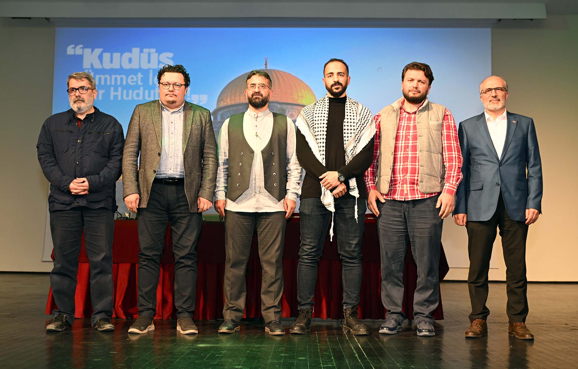 FİLİSTİN HALKI ONURLU BİR MÜCADELE VERİYOR 