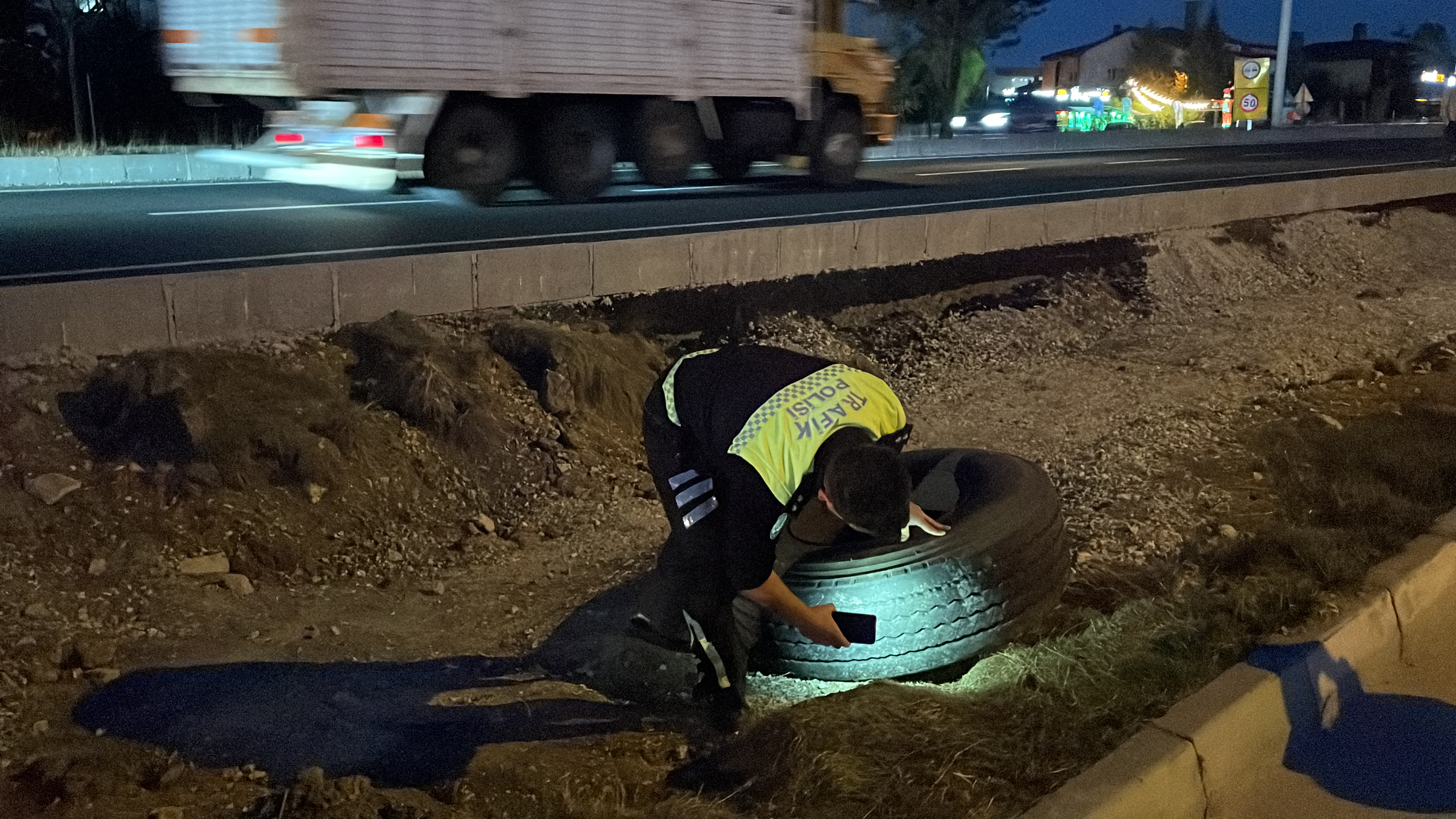 TIRDAN KOPAN TEKERLEK YAYAYA ÇARPTI