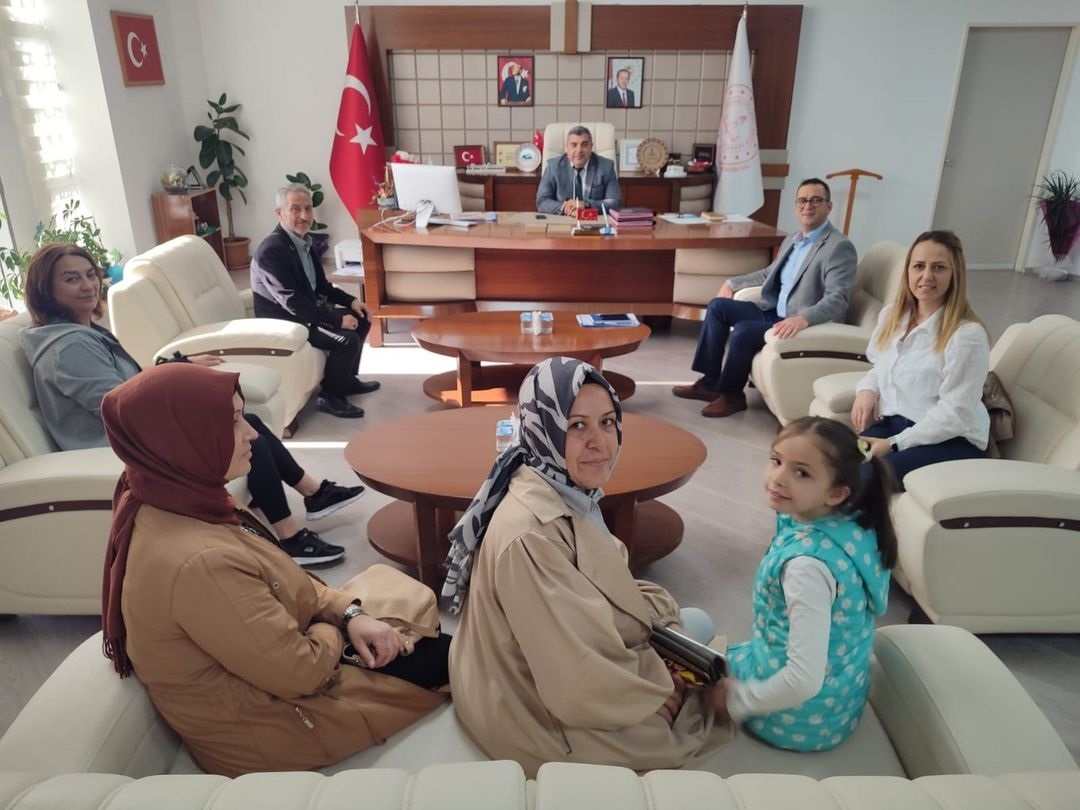 Okul Aile Birliği başkanı ve üyeleri ziyaret etti