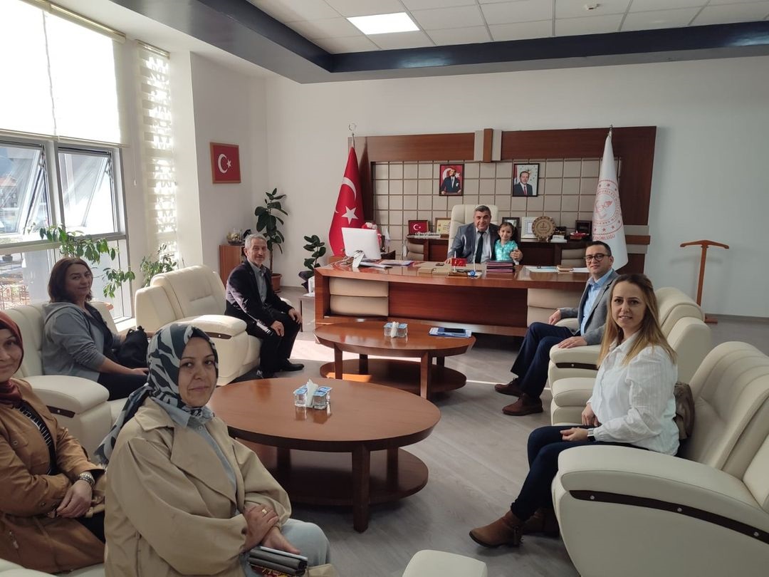 Okul Aile Birliği başkanı ve üyeleri ziyaret etti