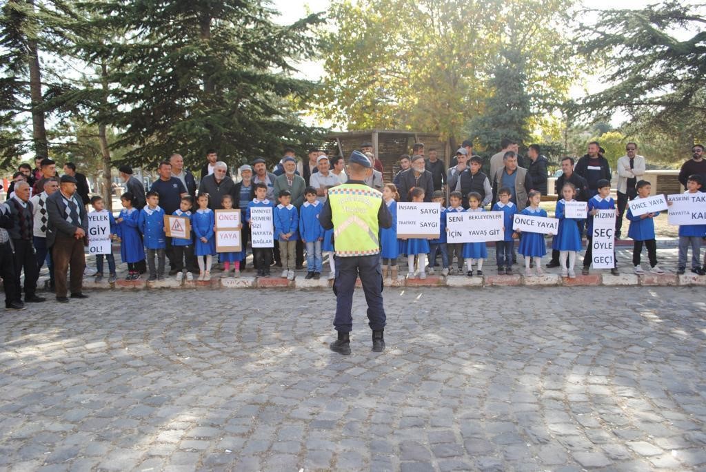İhsaniye İlçesinde Jandarma Ekipleri Eğitim Verdi