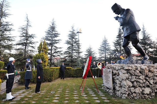 AFYONKARAHİSAR’DA 09.05'TE HAYAT DURDU