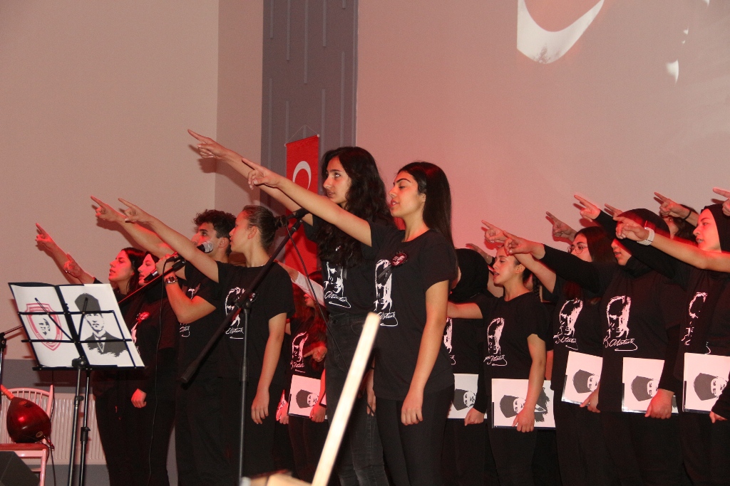 GENÇLER ATALARINI UNUTMADI