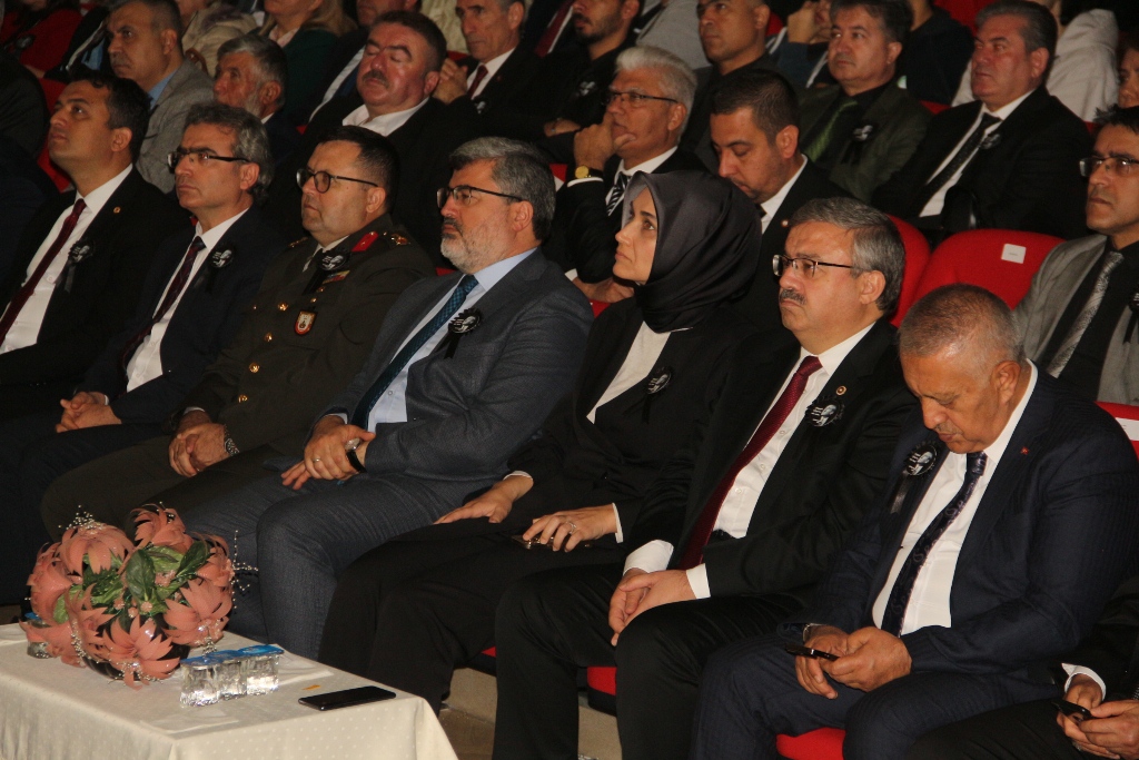 GENÇLER ATALARINI UNUTMADI