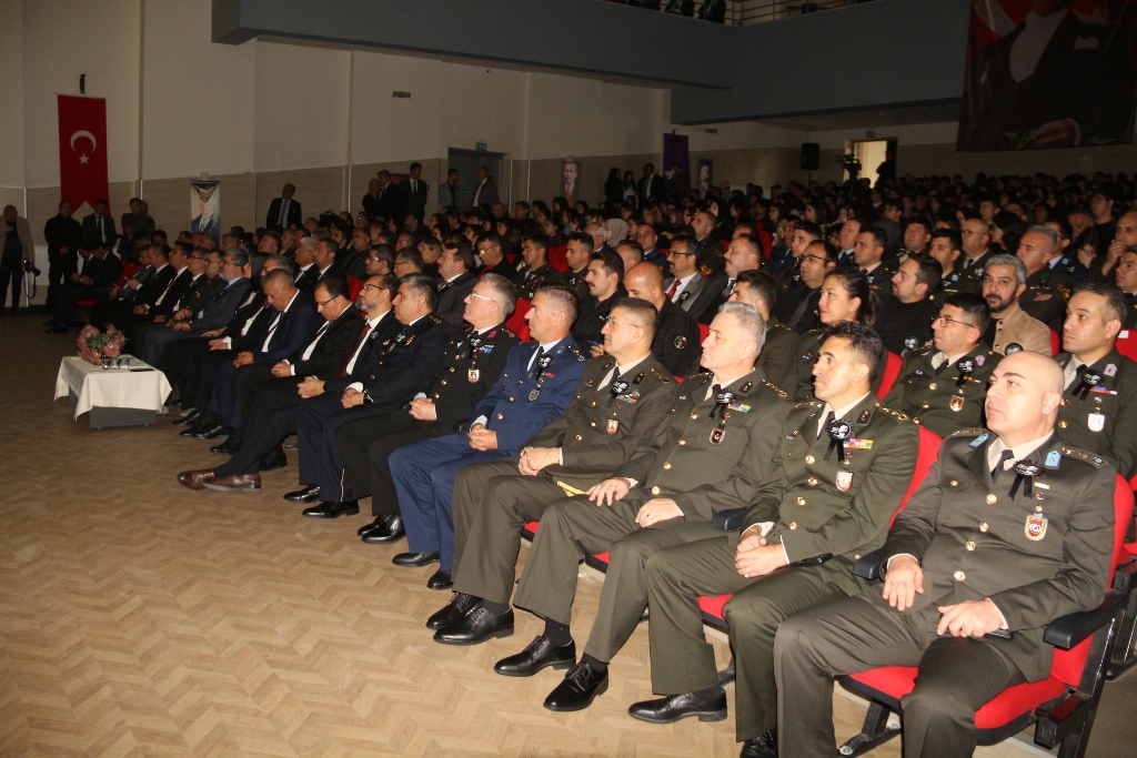 GENÇLER ATALARINI UNUTMADI