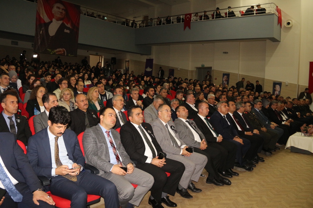 GENÇLER ATALARINI UNUTMADI