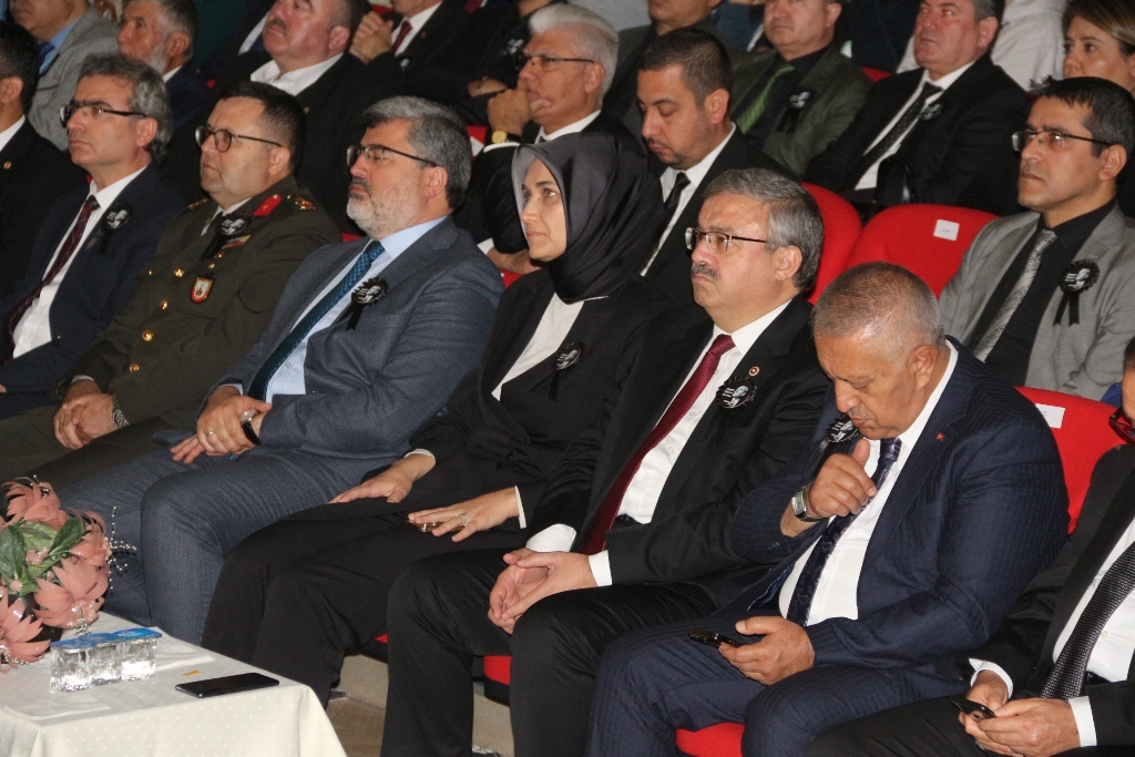 GENÇLER ATALARINI UNUTMADI
