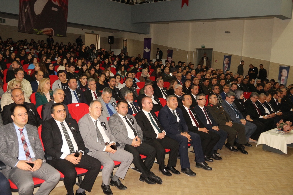 GENÇLER ATALARINI UNUTMADI