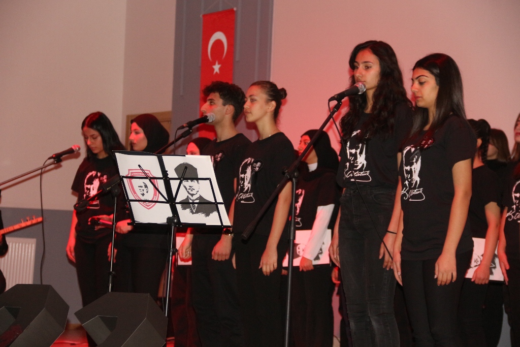 GENÇLER ATALARINI UNUTMADI