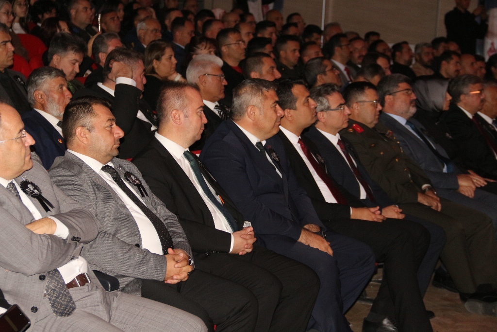 GENÇLER ATALARINI UNUTMADI