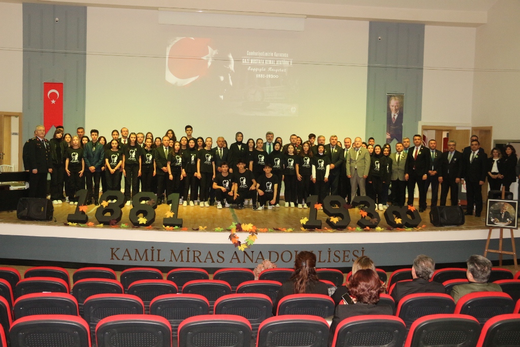 GENÇLER ATALARINI UNUTMADI