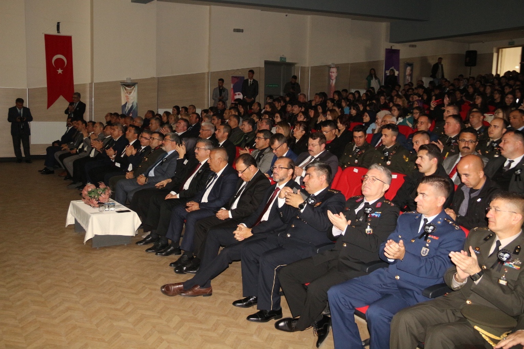 GENÇLER ATALARINI UNUTMADI