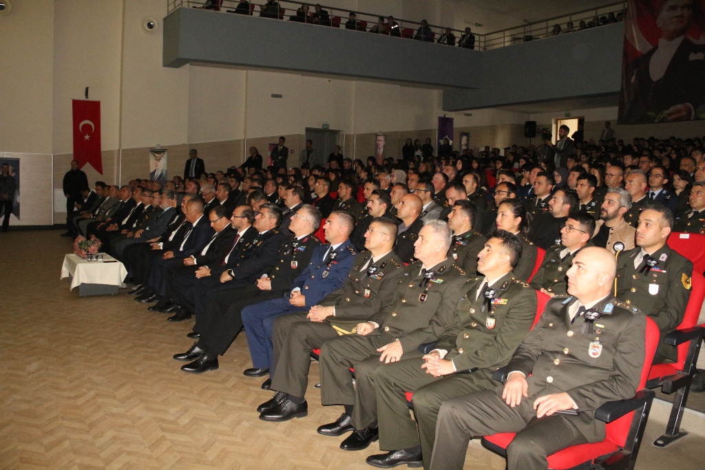 GENÇLER ATALARINI UNUTMADI