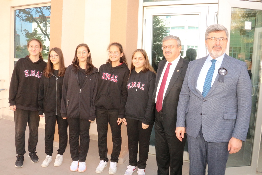 GENÇLER ATALARINI UNUTMADI