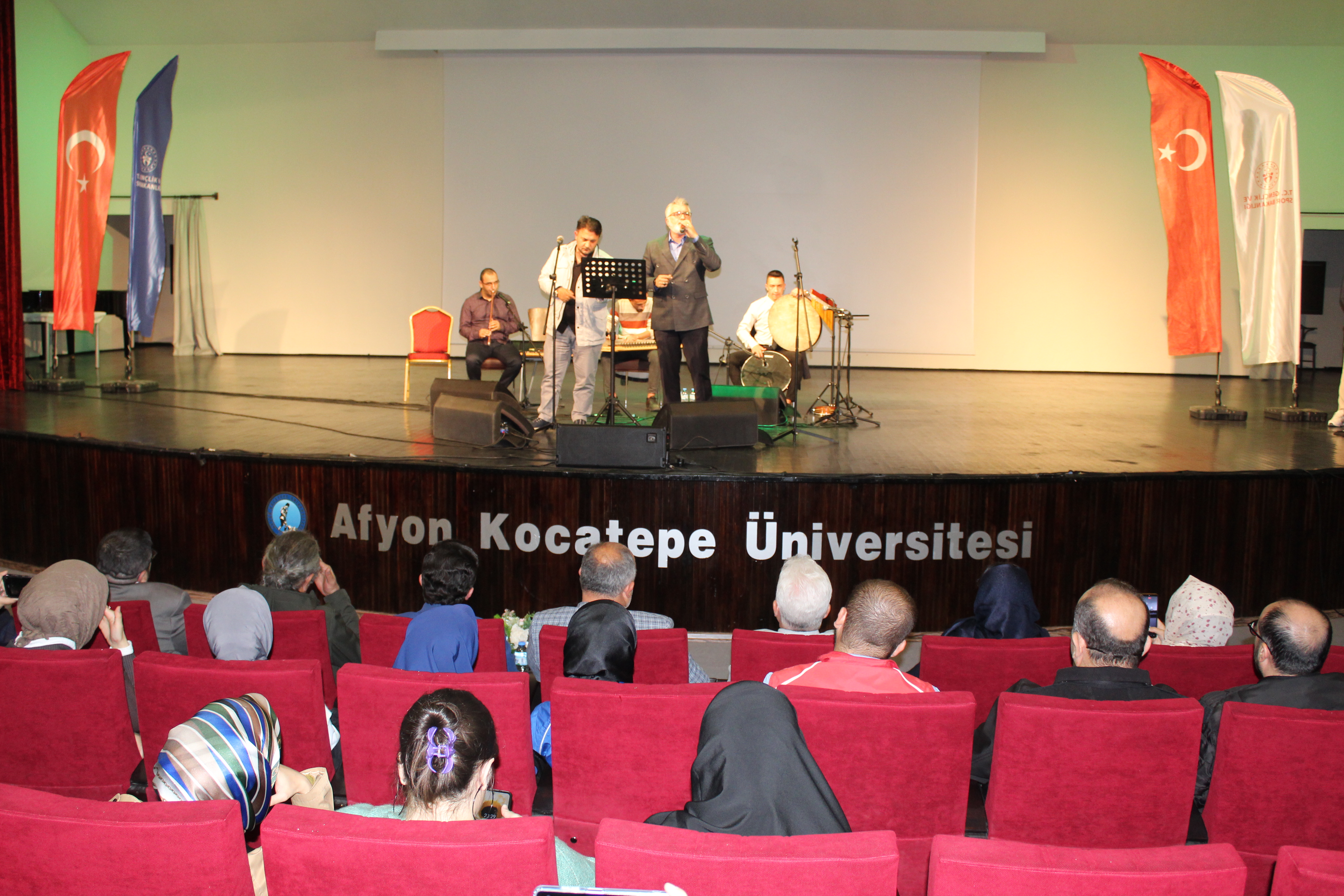 ‘Gazze Biziz, Biz Gazzeyiz’ isimli konferansa ilgi yoğun oldu