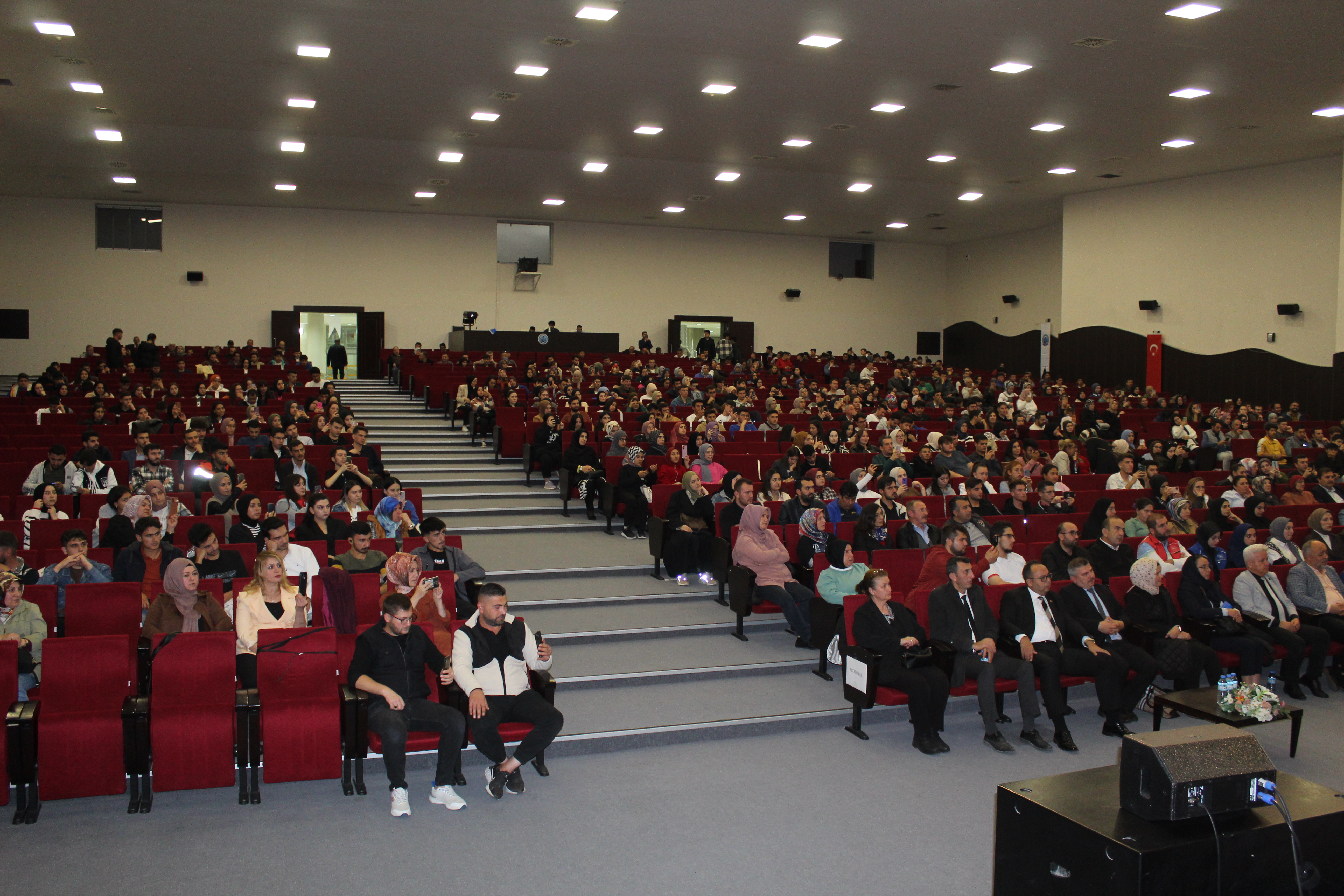 ‘Gazze Biziz, Biz Gazzeyiz’ isimli konferansa ilgi yoğun oldu
