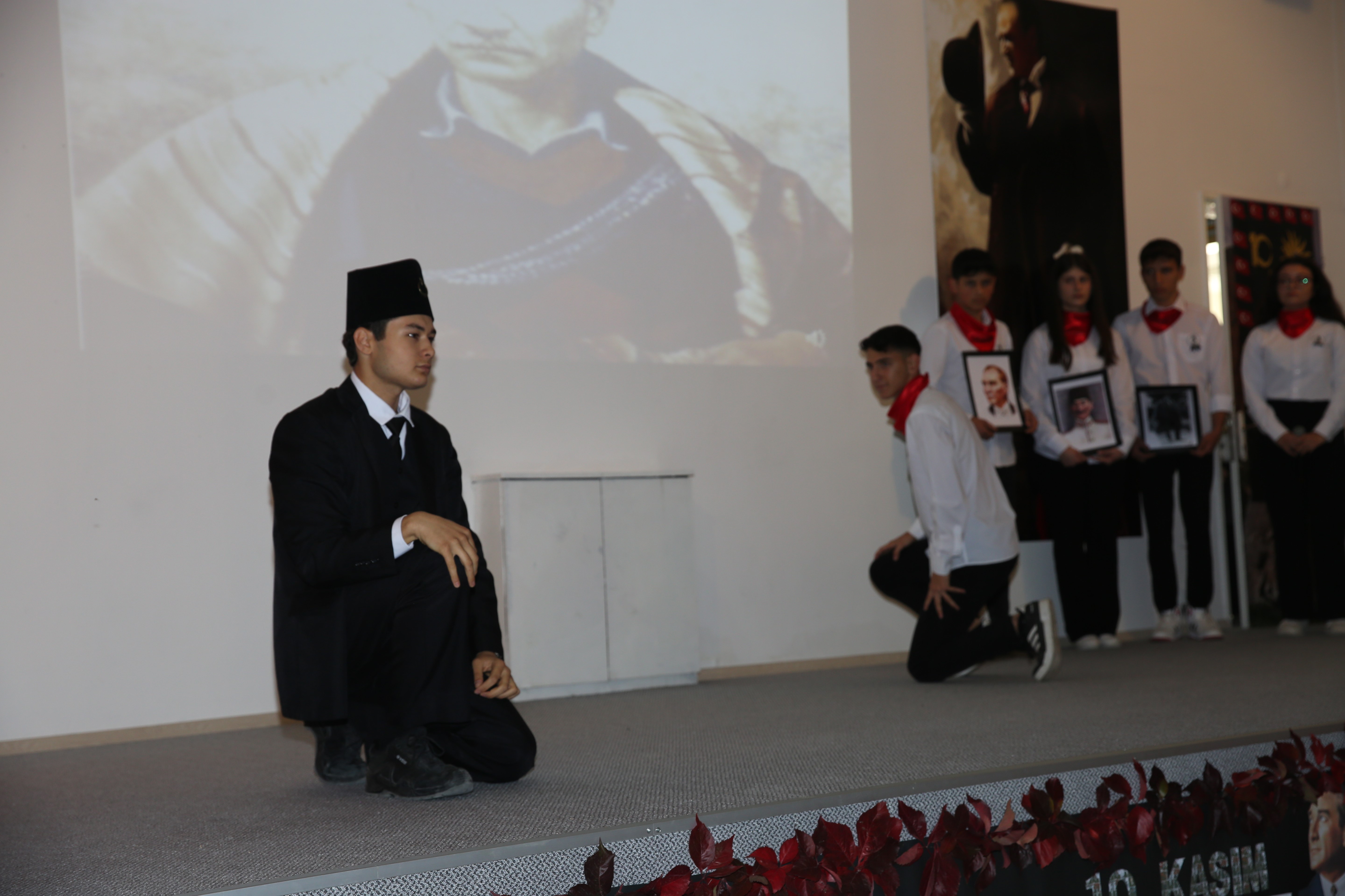 Öğrencilerinden Katılımcıları Duygulandıran Program