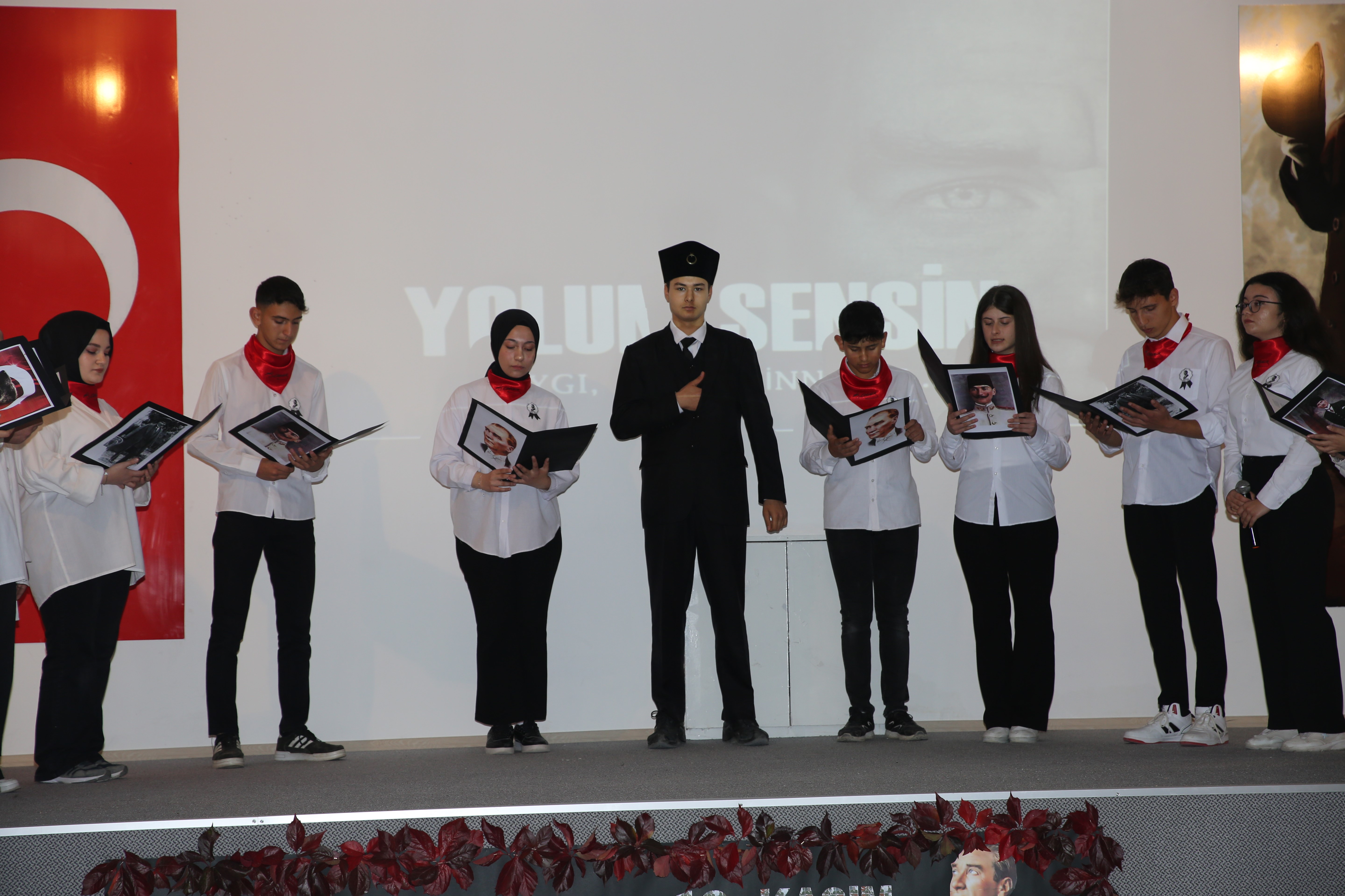 Öğrencilerinden Katılımcıları Duygulandıran Program