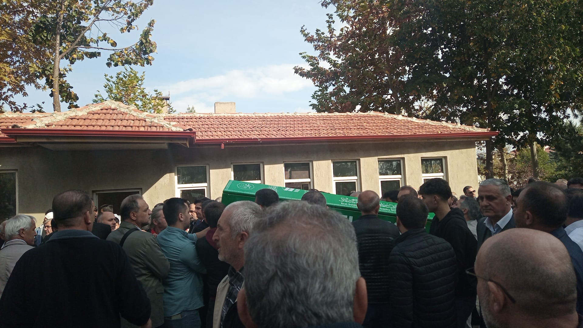 Odasında Ölü Bulunan Müdür Yardımcısı Toprağa Verildi