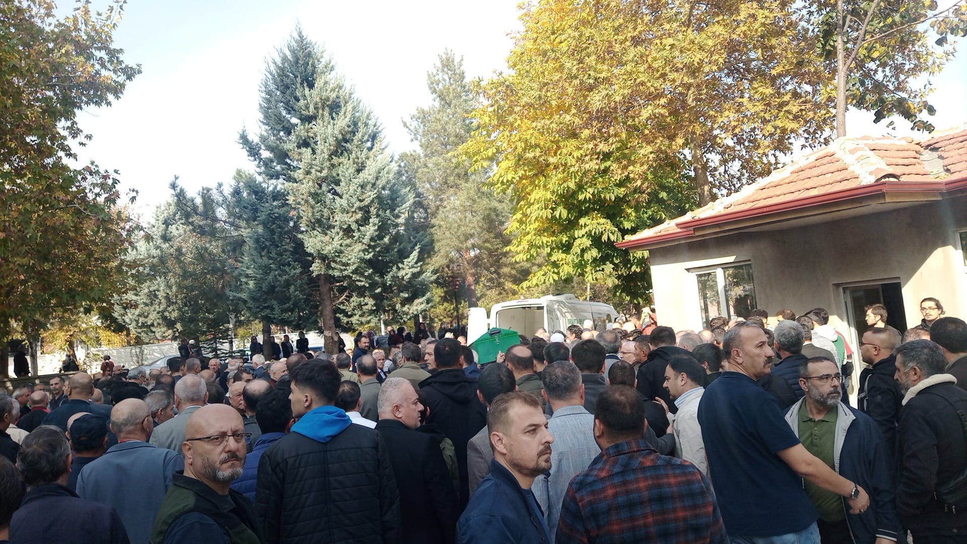 Odasında Ölü Bulunan Müdür Yardımcısı Toprağa Verildi