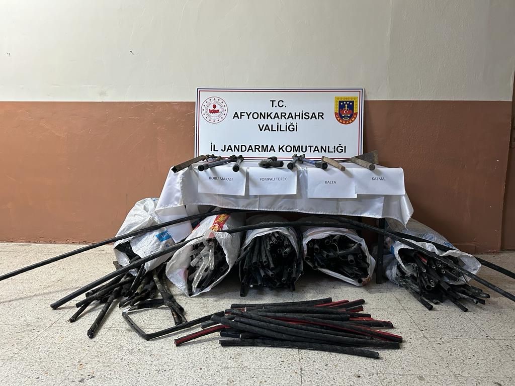 Afyon'da demiryolu soyguncuları yakayı ele verdi