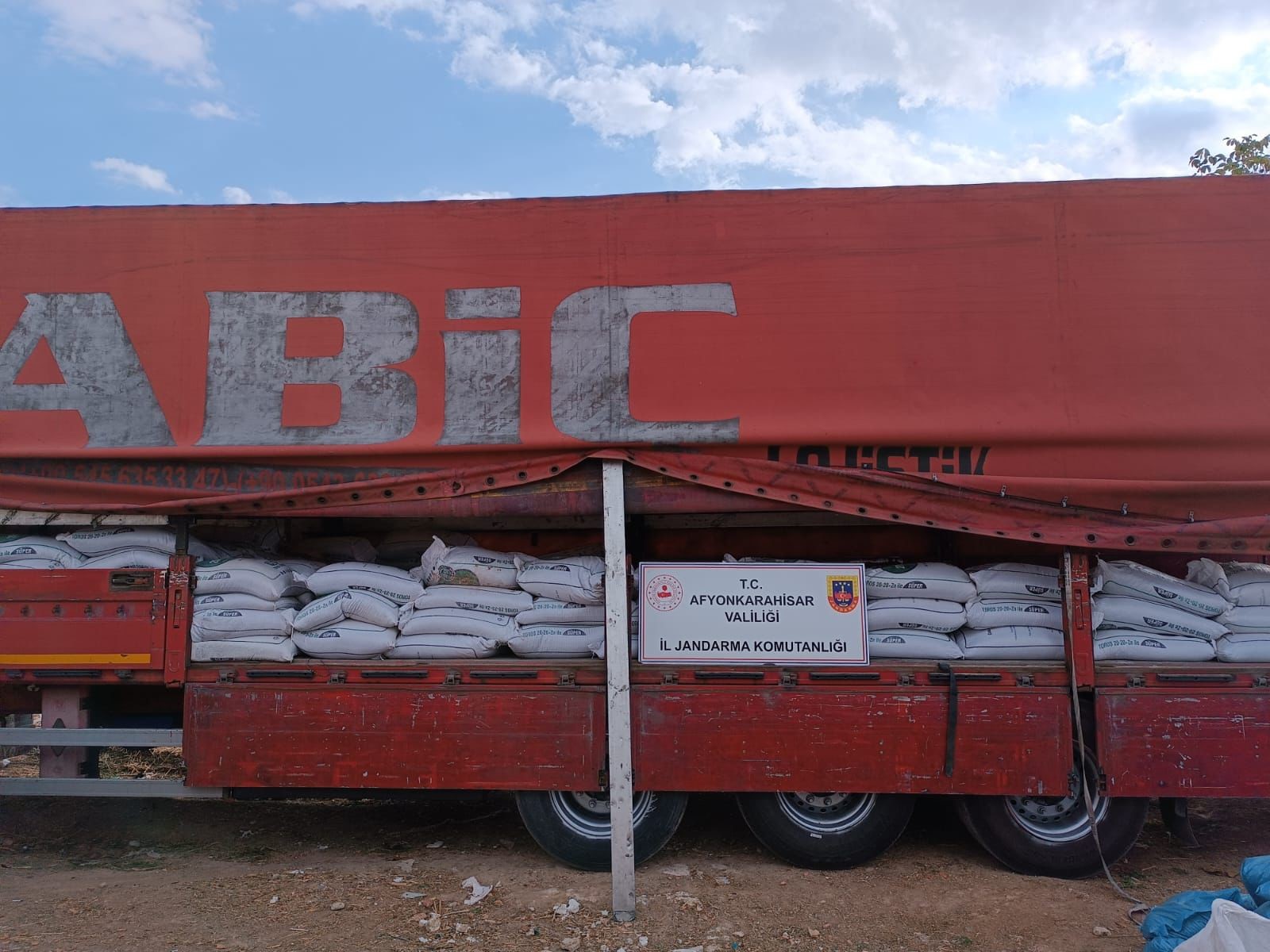 Jandarma Sahte Barkotlu 27 Ton Gübre Ele Geçirdi