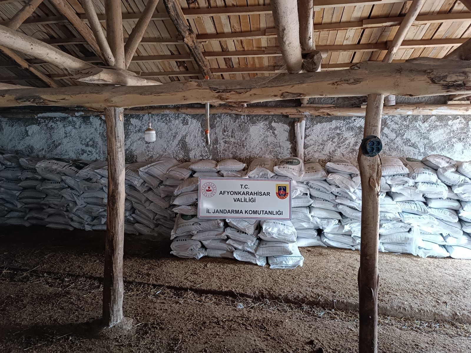 Jandarma Sahte Barkotlu 27 Ton Gübre Ele Geçirdi