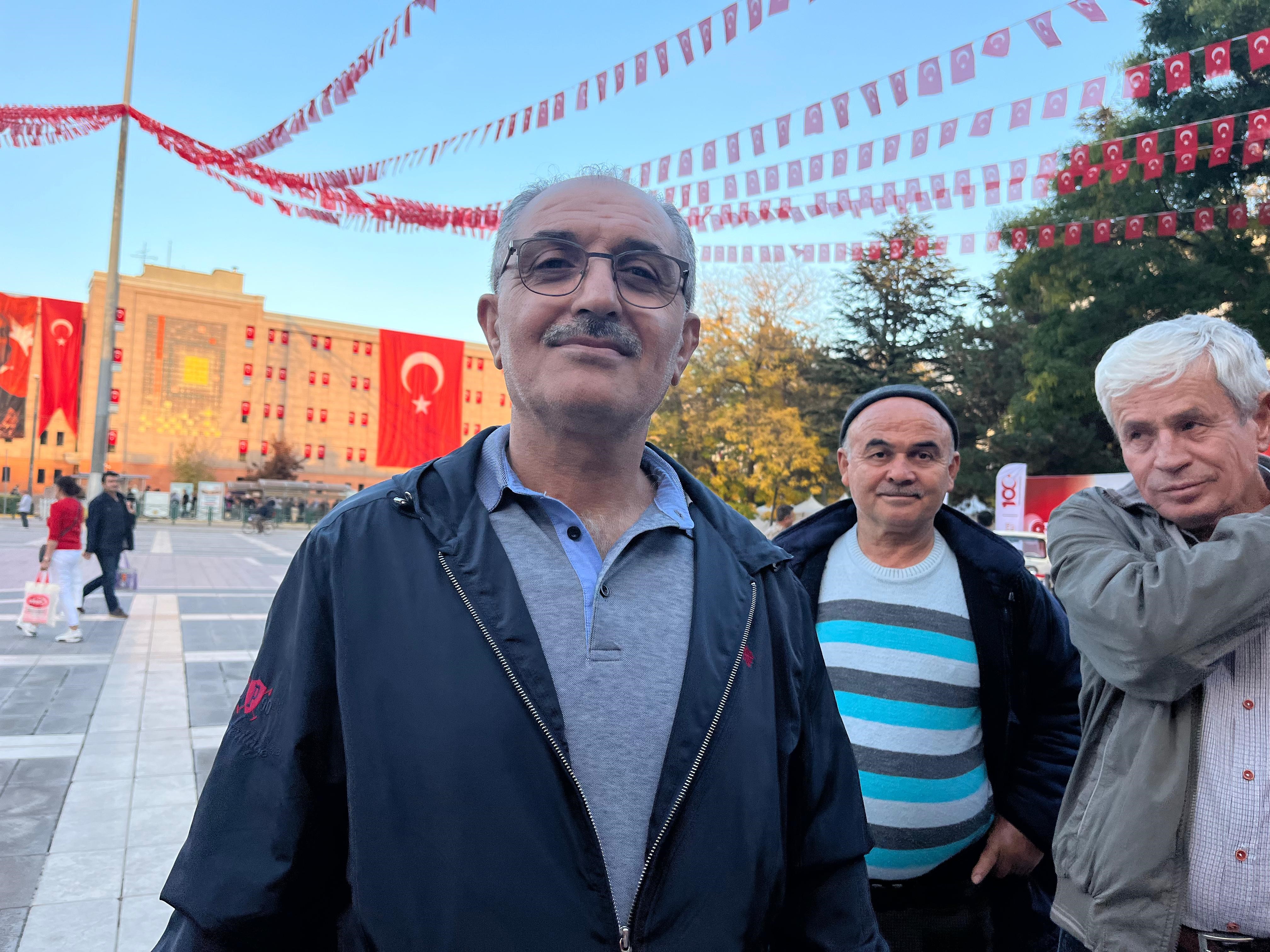 ASKERLİK YAPTIKLARI ESKİŞEHİR’DE 40 YIL SONRA BULUŞTULAR