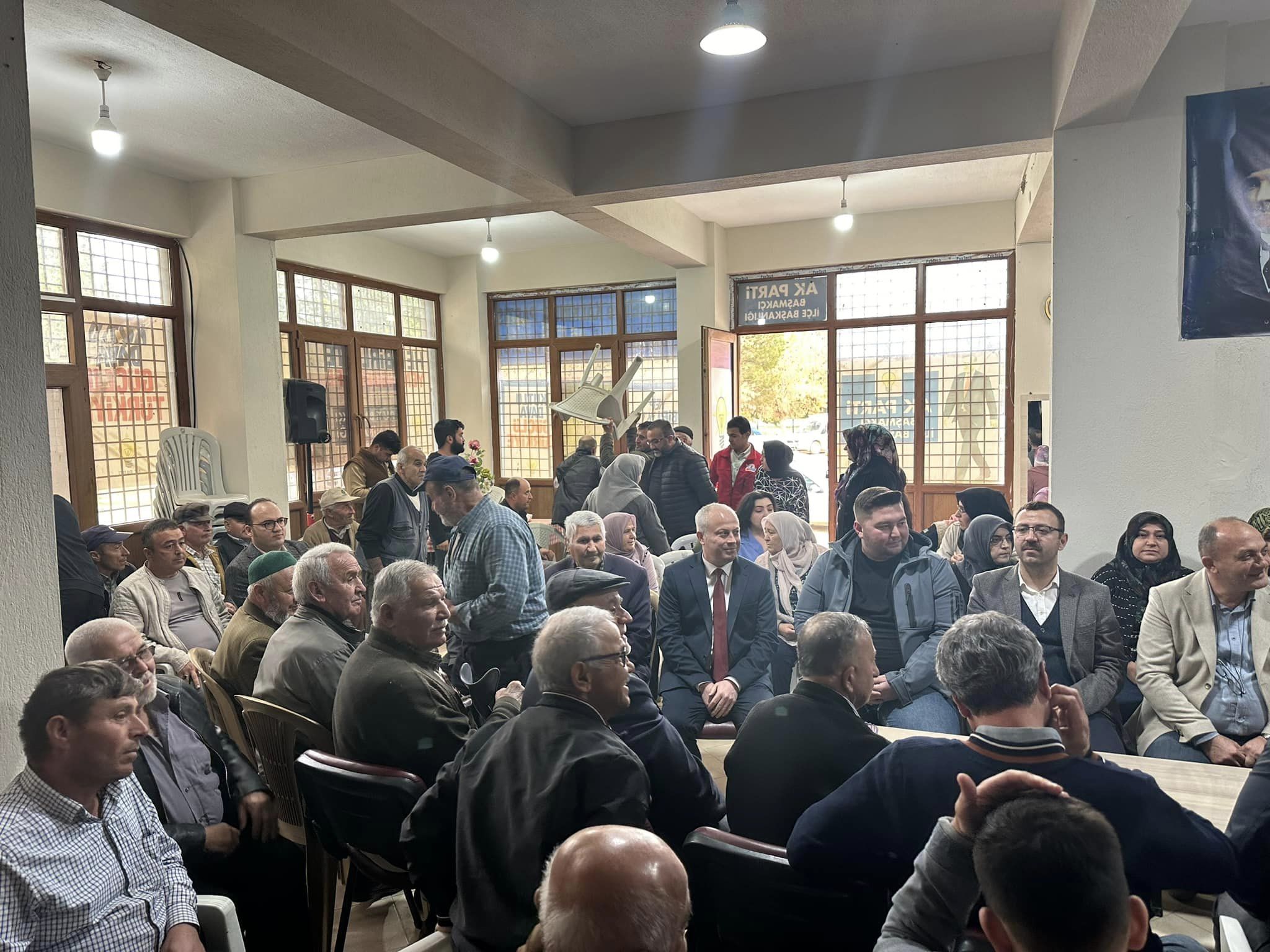 AK Parti  seçim startını verdi. Özkaya  partililerle bir araya geldi