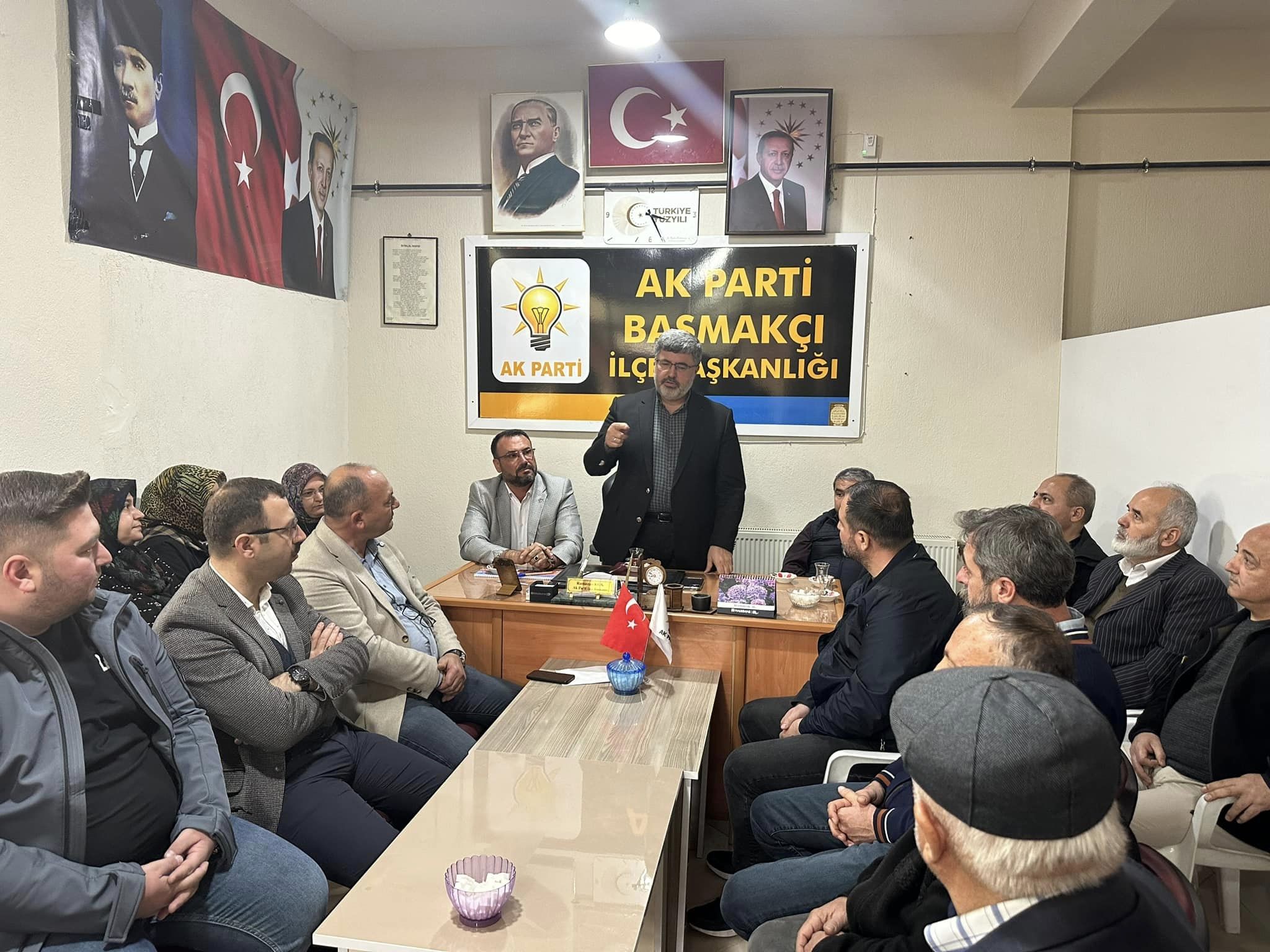 AK Parti  seçim startını verdi. Özkaya  partililerle bir araya geldi
