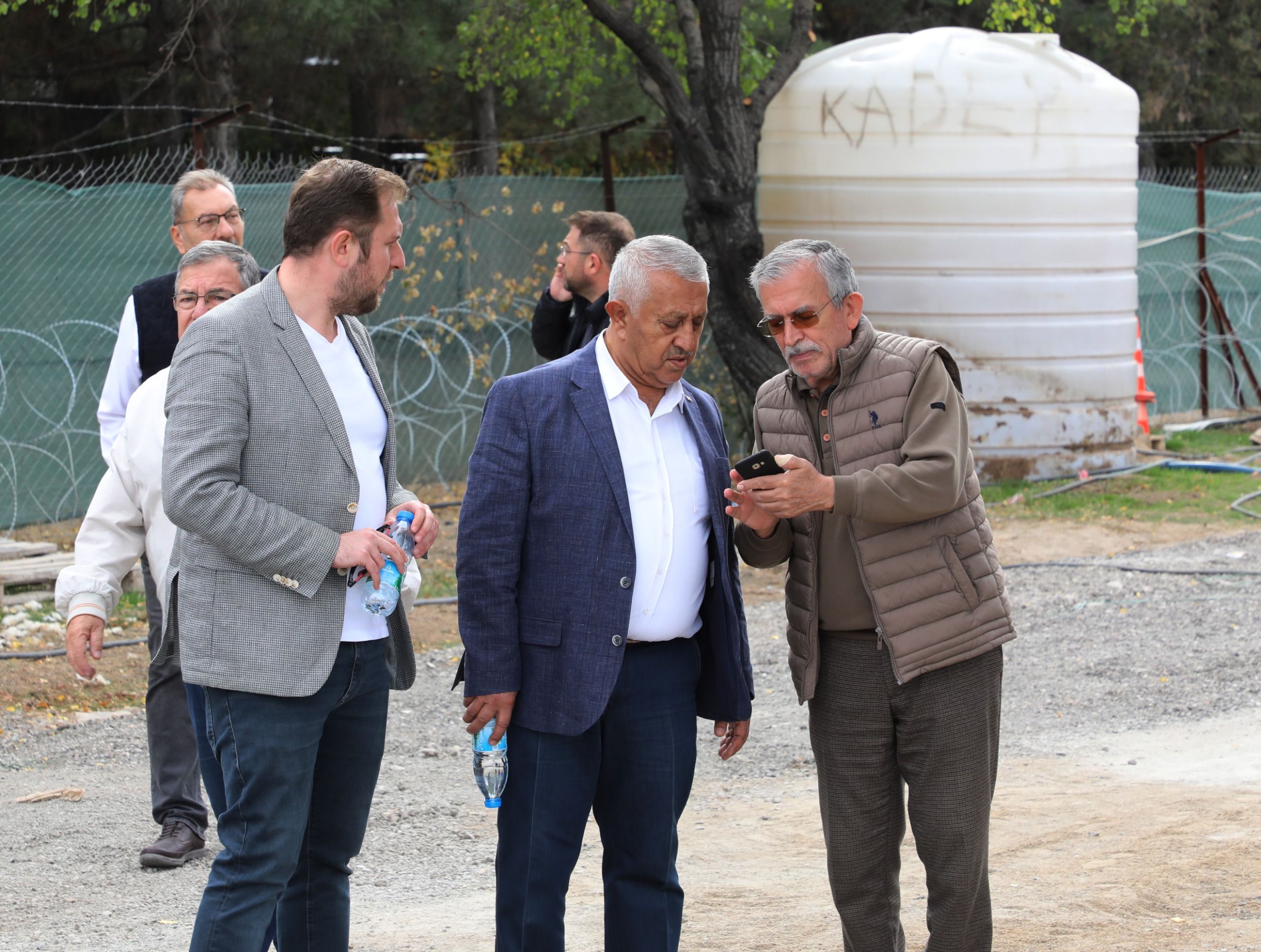 Başkan Zeybek Yatırımları Yerinde Gösterdi