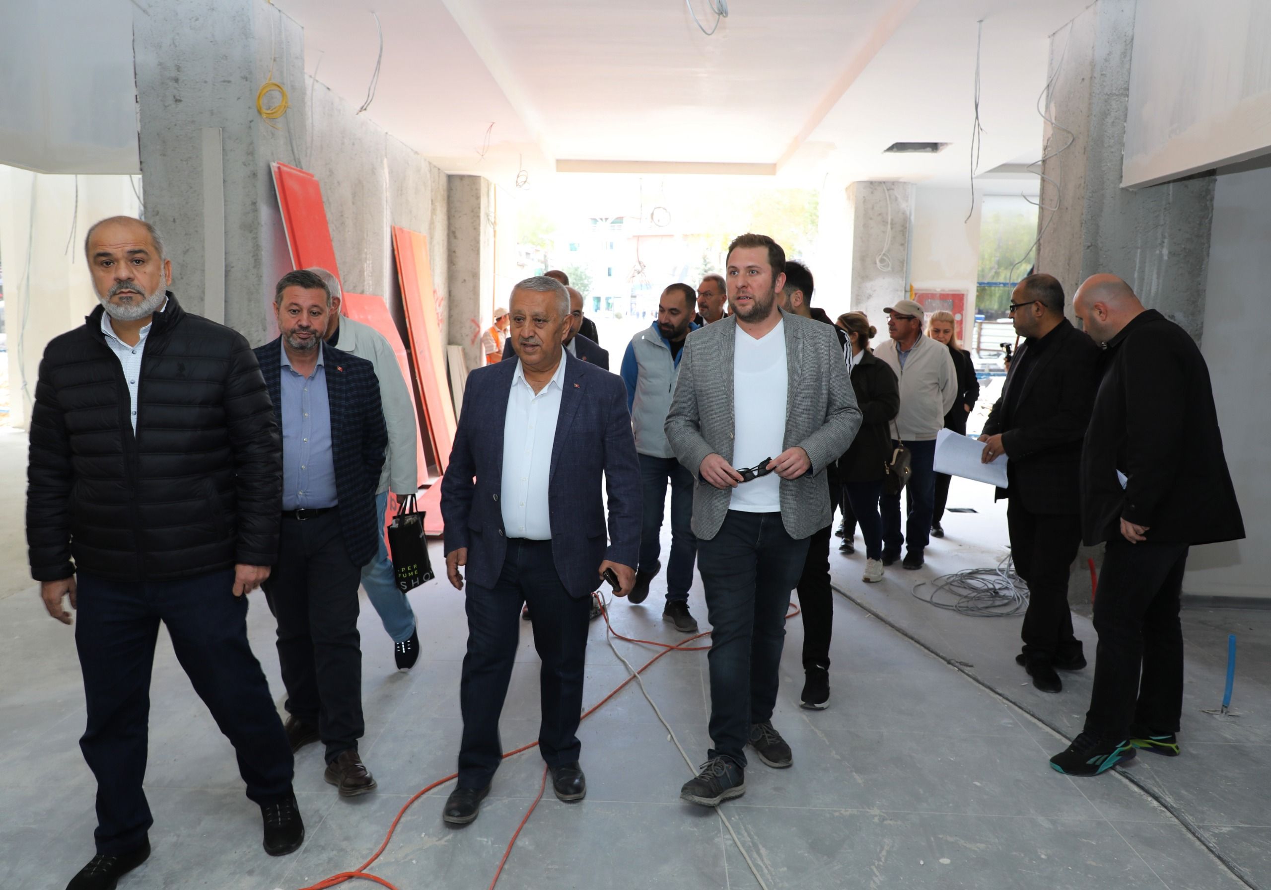Başkan Zeybek Yatırımları Yerinde Gösterdi