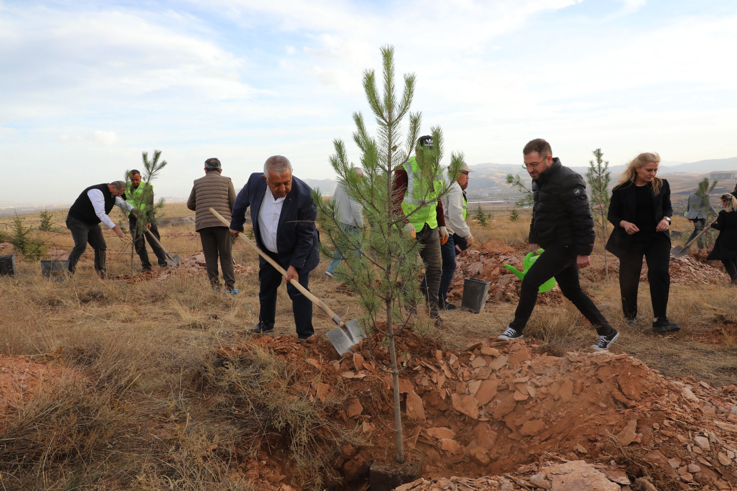 Başkan Zeybek Yatırımları Yerinde Gösterdi