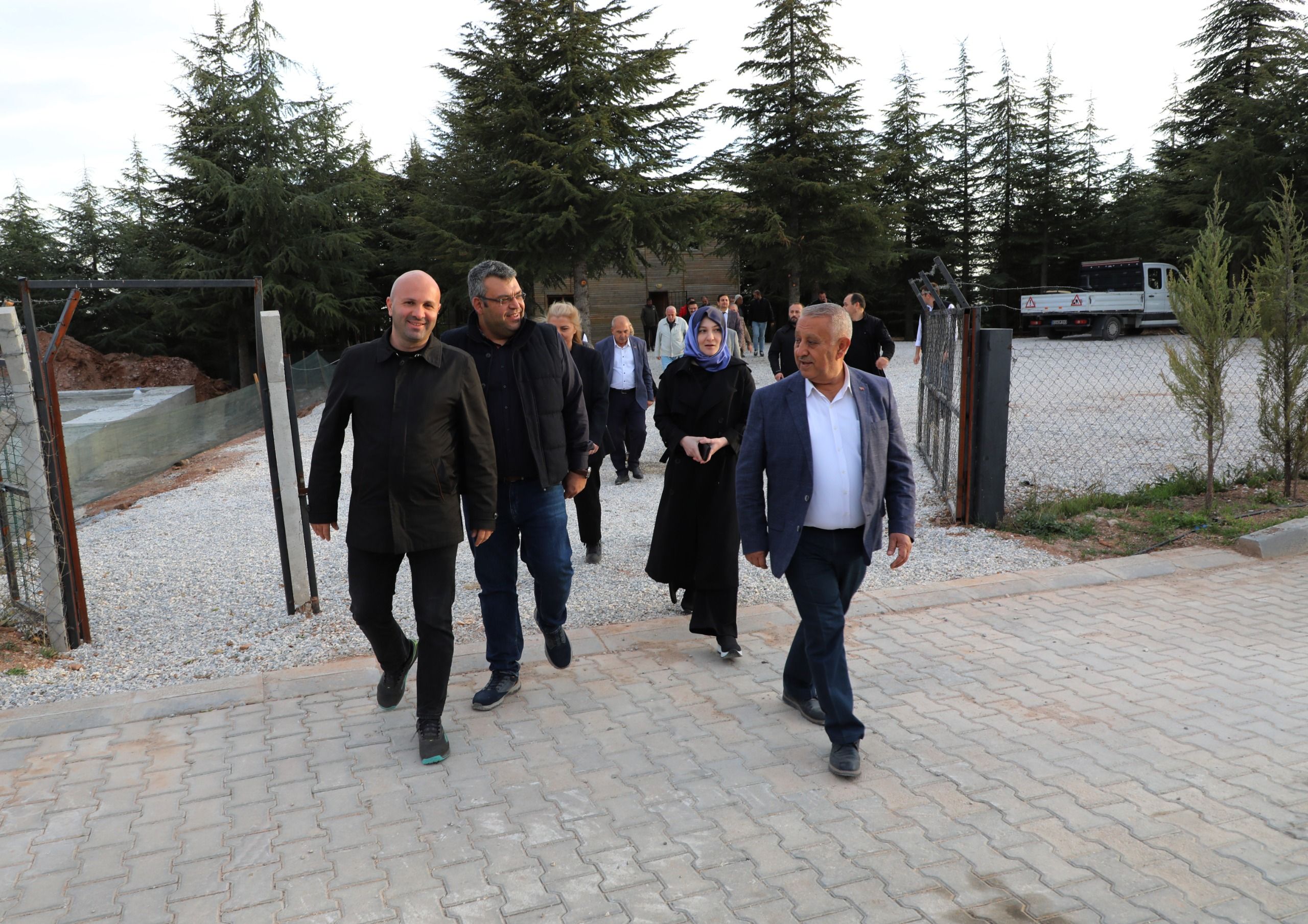 Başkan Zeybek Yatırımları Yerinde Gösterdi